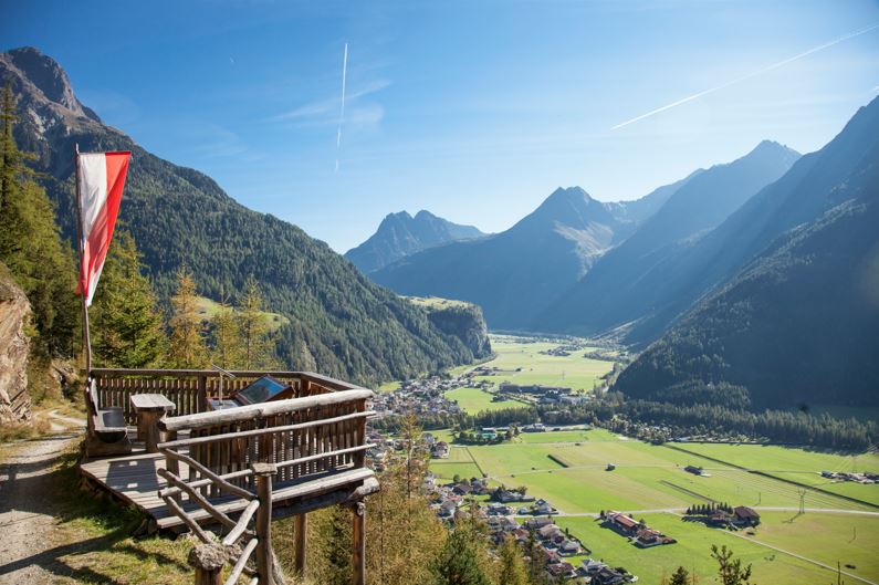 Kraftquell Längenfeld, Adlerblick, Sommer, Himmel, Berge, Häuser, Ortsbild, Sommer, Wiese, Bäume, Aussichtsplattform, Landschaft, Ausblick, Kraftplatz